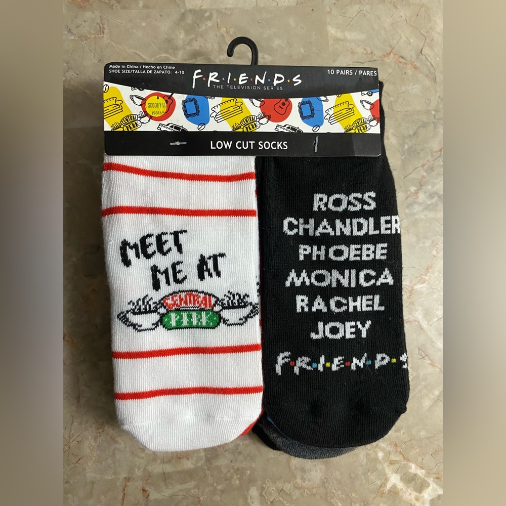 NWT FRIENDS The TV Series 10 Pair Women's Low Cut Socks Size 4-10 Gift